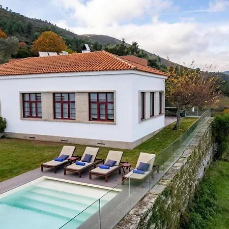 Villa Spacious With Private Pool & Garden In Douro, By Hopstays