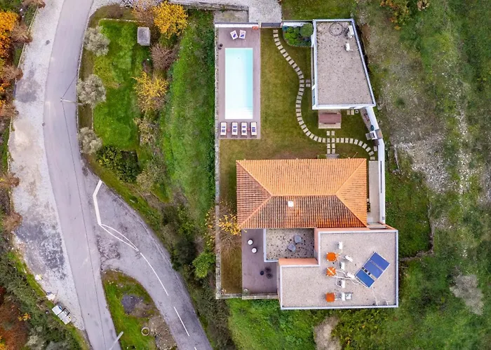 Spacious With Private Pool & Garden In Douro, By Hopstays Sabrosa