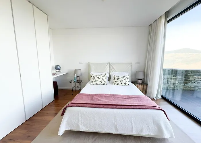 Villa Spacious With Private Pool & Garden In Douro, By Hopstays Sabrosa