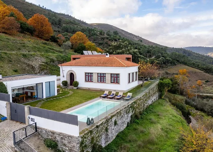 Vila Spacious With Private Pool & Garden In Douro, By Hopstays