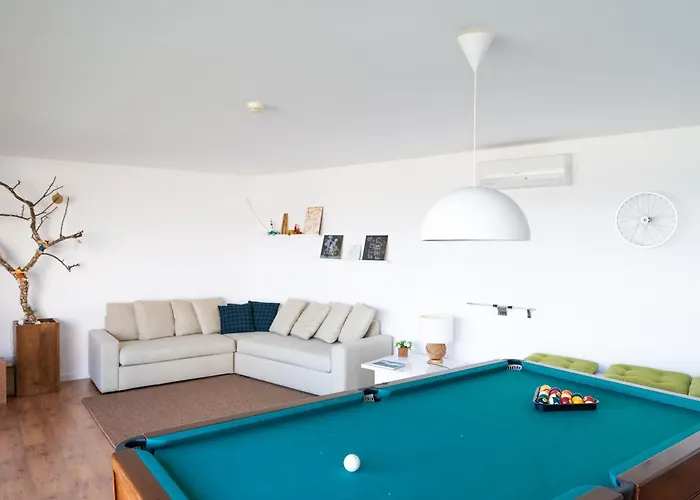 Spacious With Private Pool & Garden In Douro, By Hopstays *